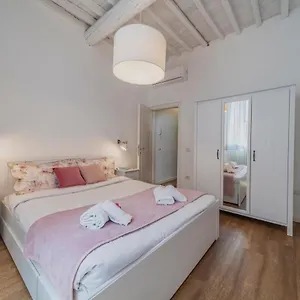 32-nero-florence-apartment-san-niccolo.it-tuscanyhotel.com/